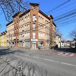 Charming 2 Bedroom Apartmán