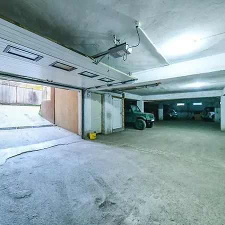 Charming 2 Bedroom *