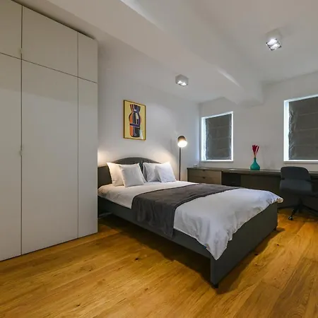 Apartment Charming 2 Bedroom *