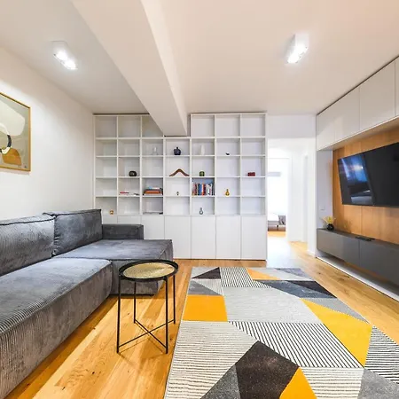 Charming 2 Bedroom *