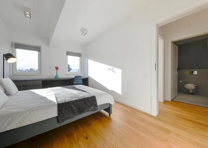 Apartment Charming 2 Bedroom *