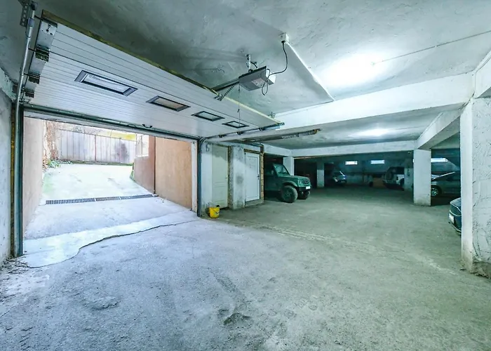 Charming 2 Bedroom *