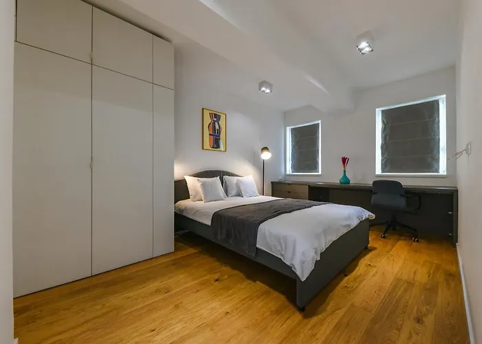 Apartment Charming 2 Bedroom *