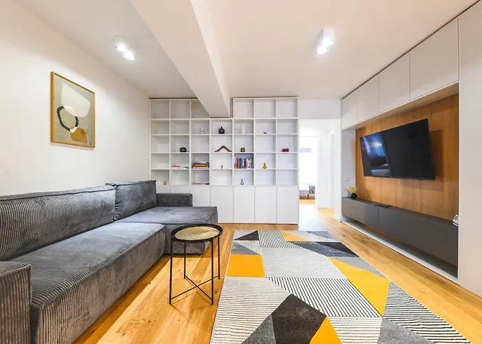 Charming 2 Bedroom *